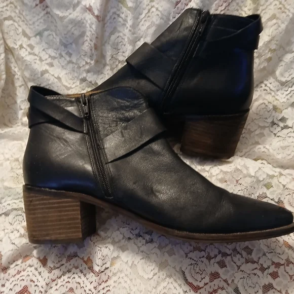 Nicole Black Leather Ankle Boots Zipper Side Sz 9 1/2M - Picture 2 of 10